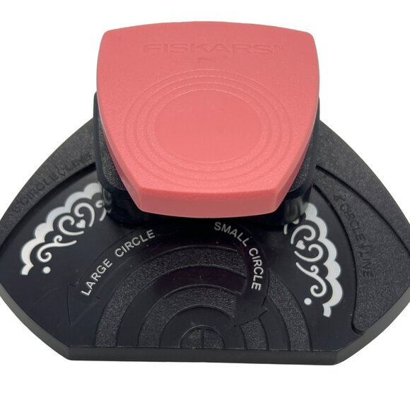 Fiskars Circle Punch Cutter Hearts Scallop Edge Lace For Crafting & Scrapbooking - Picture 1 of 4